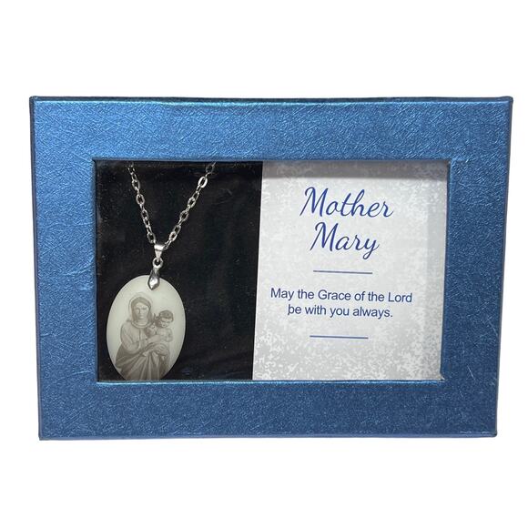 MOTHER MARY Oval Pendant Necklace Silver Tone Religious Faith Medal Gift Boxed - Picture 2 of 11